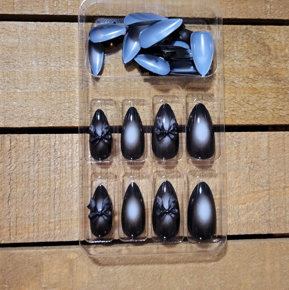 Boutique Press On Nails